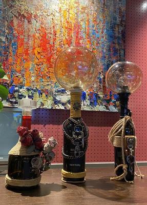 淮海路上有新展,空酒瓶也能变身艺术品